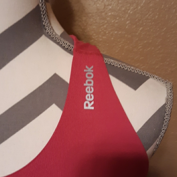 Reebok workout shirt - Picture 3 of 4